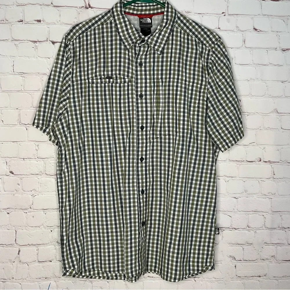 The North‎ Face Men's Short Sleeve Casual Button Up Plaid Green Shirt - Size L